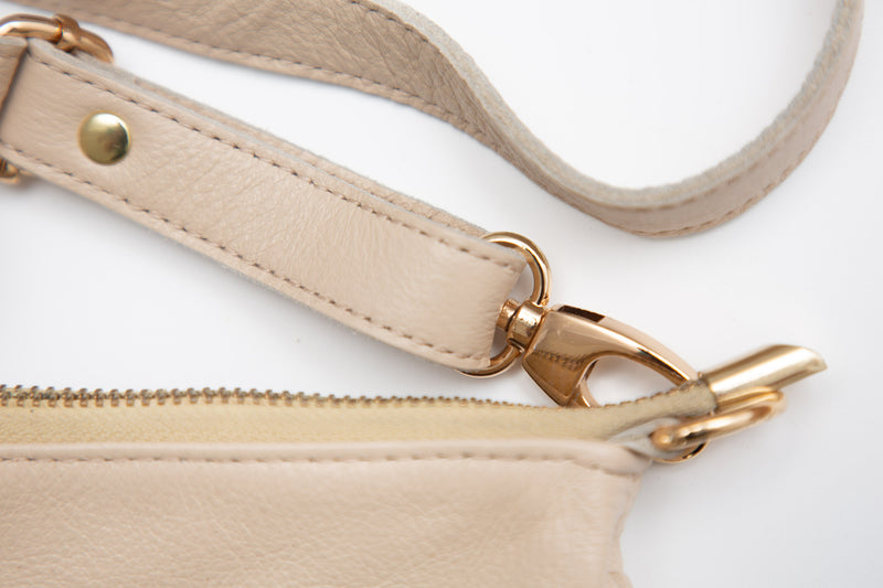 SF Classic Crossbody Bag (LATTE)